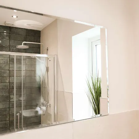 Lovely Flat On Bath Road - Flat 1 Apartment *