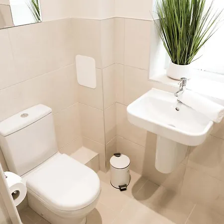 Lovely Flat On Bath Road - Flat 1