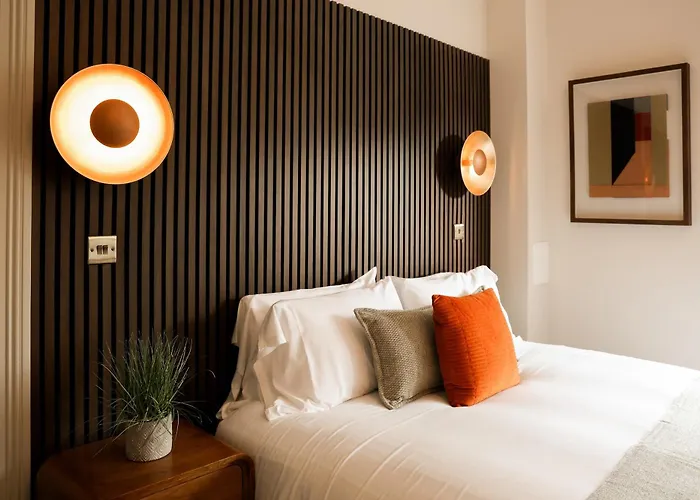 Lovely Flat On Bath Road - Flat 1 *