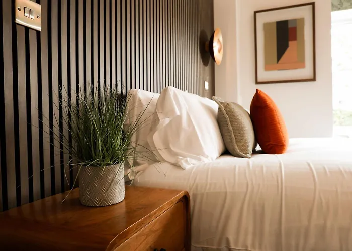 Lovely Flat On Bath Road - Flat 1