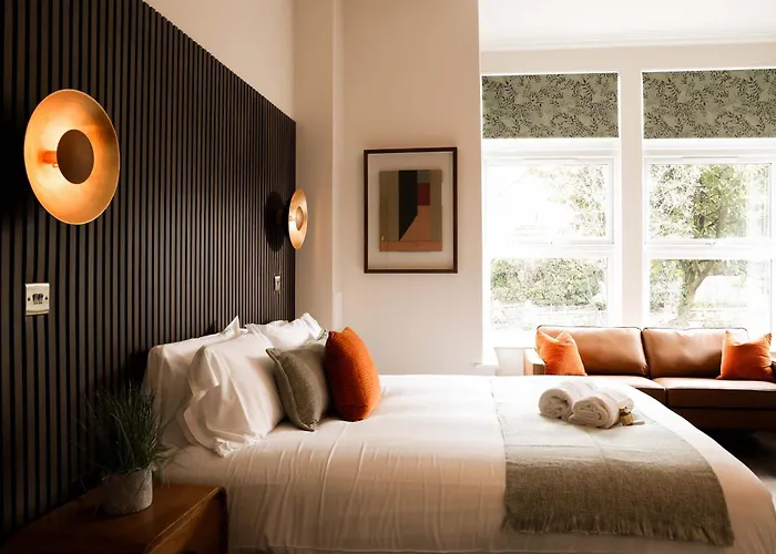 Lovely Flat On Bath Road - Flat 1 *