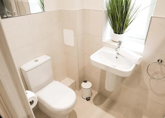 Lovely Flat On Bath Road - Flat 1