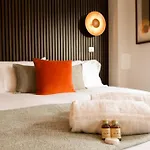 Lovely Flat On Bath Road - Flat 1 شقة *