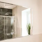 Lovely Flat On Bath Road - Flat 1 شقة *