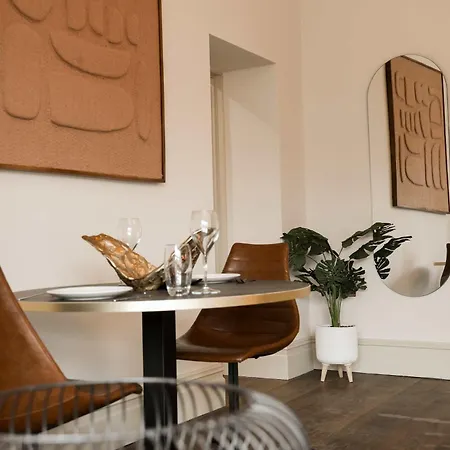 Lovely Flat On Bath Road - Flat 1 شقة